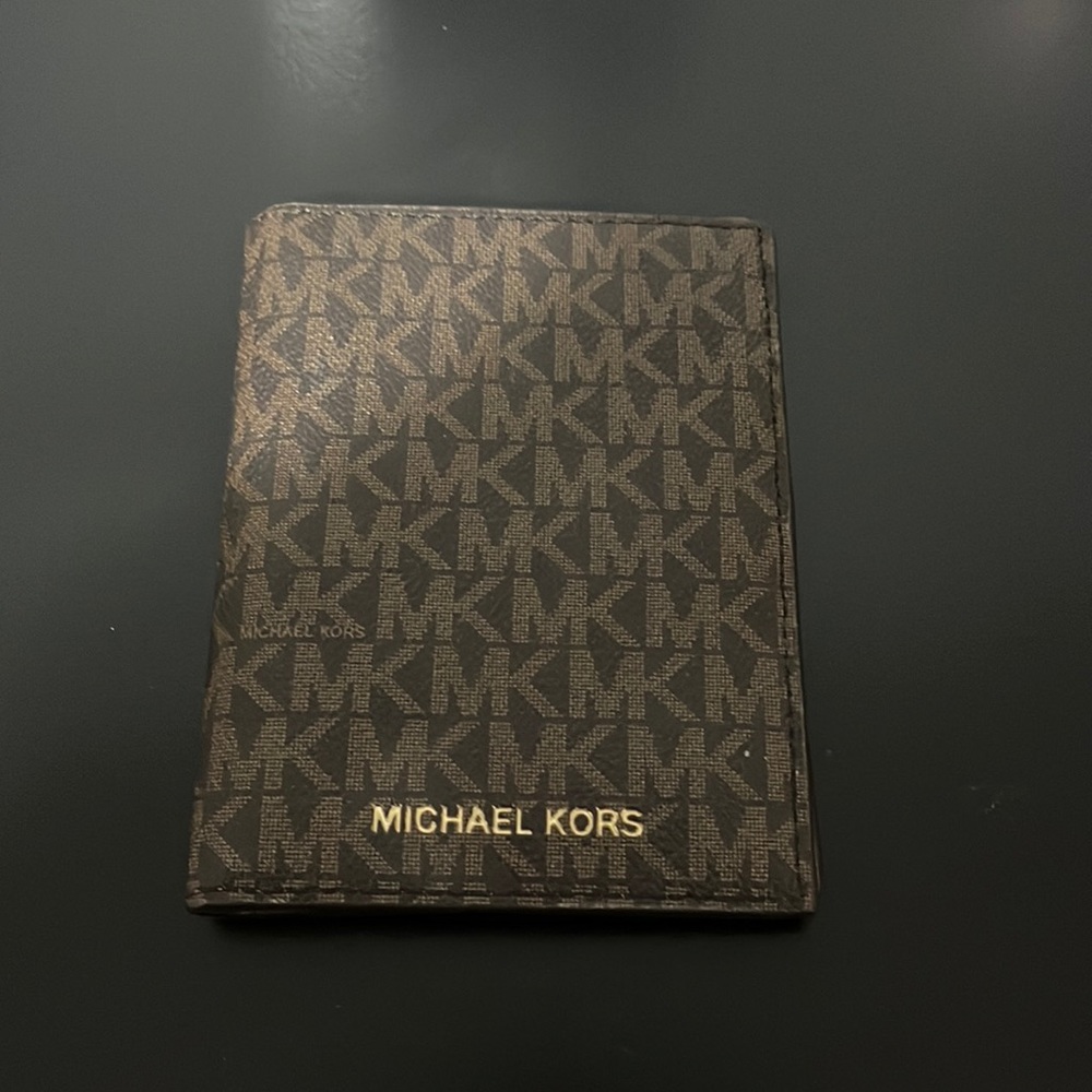 Michael kors passport wallet